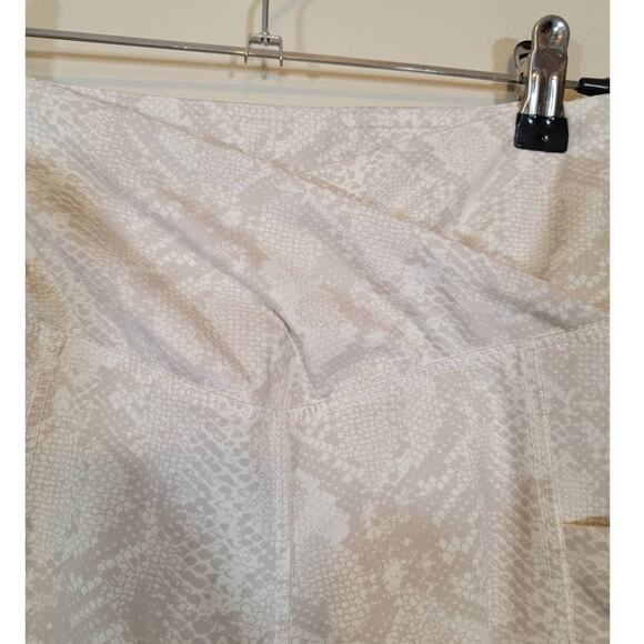 Sommer Ray Women's Crossover Waist Workout Shorts Reptile Print Beige Size Small - Picture 4 of 9